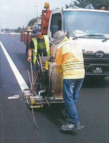 Crew applying thermoplastic edgeline with a line marking machine