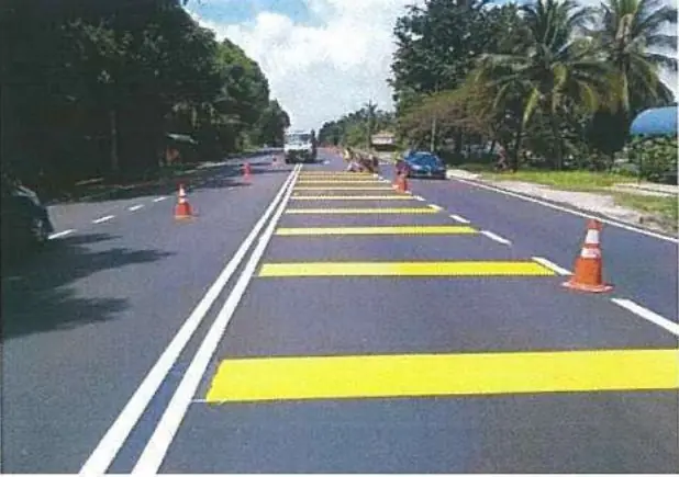 Yellow transverse bars painted to JKR specification 2D/87 on a rural trunk road
